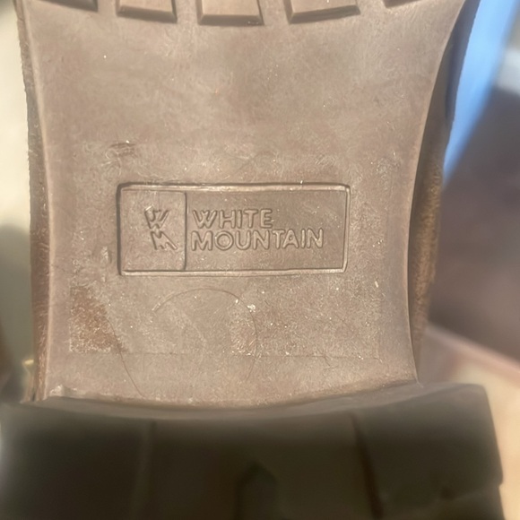 White Mountain Women’s Boots with Faux Fur Lining - Picture 5 of 7